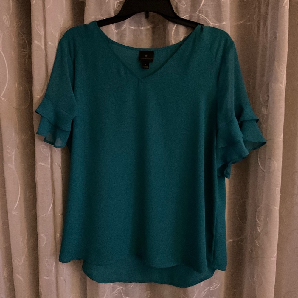 Easy-breeze flow teal blouse with little ruffles on the sleeves